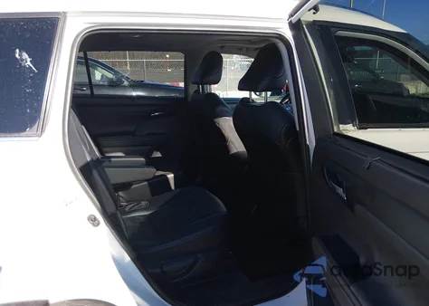 2021 Toyota Highlander Xle z USA, uszkodzony, nr VIN 5TDGZRBH8MS543384